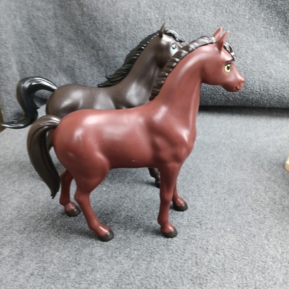 Mattel DreamWorks 2020 Spirit Untamed Spirit's Herd 4 Horse  Figure Play Set - Picture 3 of 10
